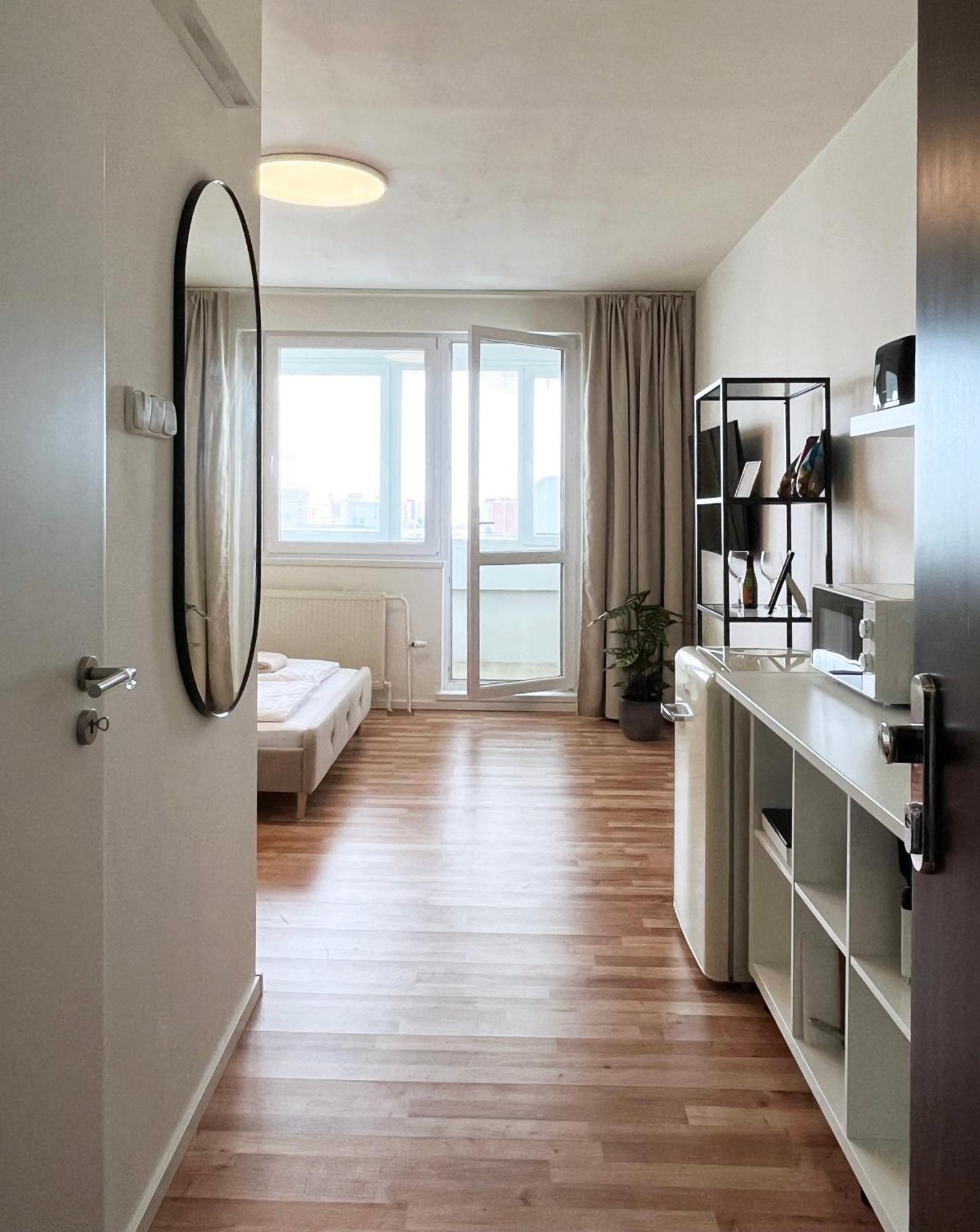 Air-Conditioned Studio, Close To City Centre & Tram Stop Bratislava Exterior foto