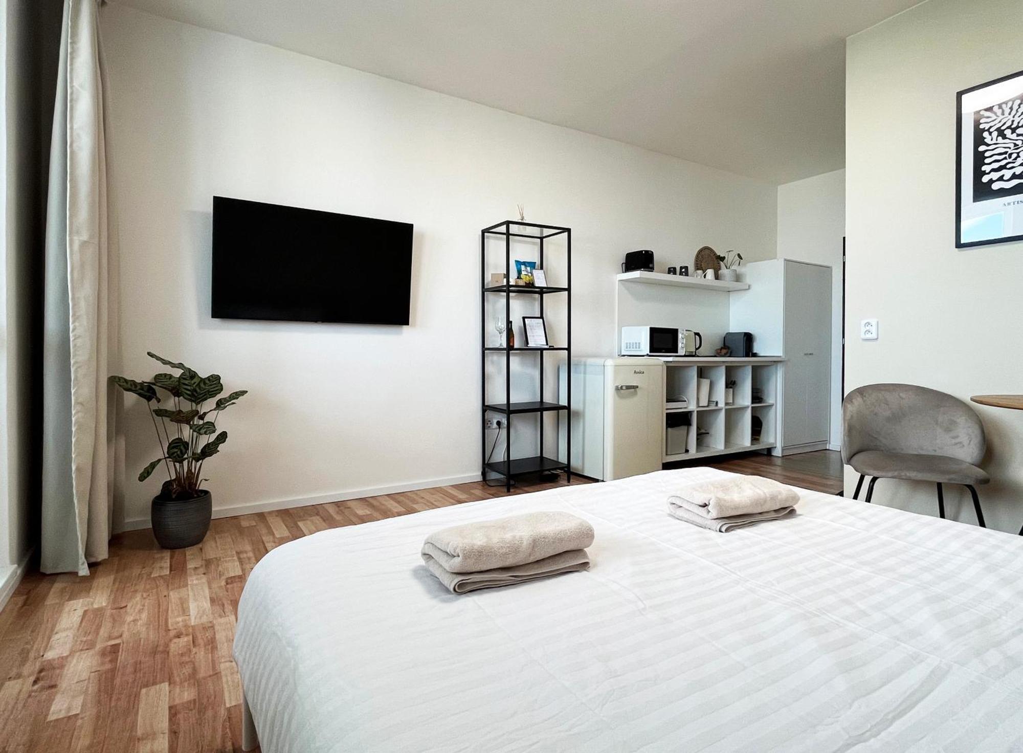 Air-Conditioned Studio, Close To City Centre & Tram Stop Bratislava Exterior foto
