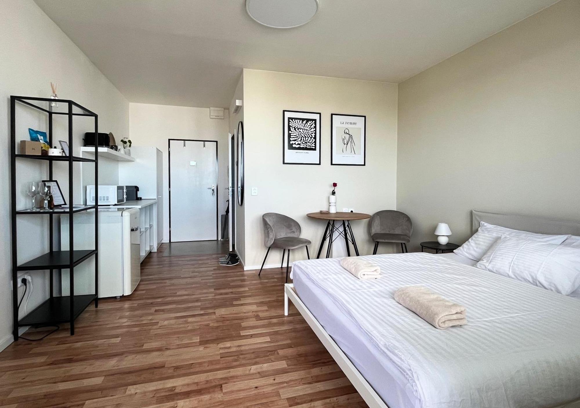 Air-Conditioned Studio, Close To City Centre & Tram Stop Bratislava Exterior foto