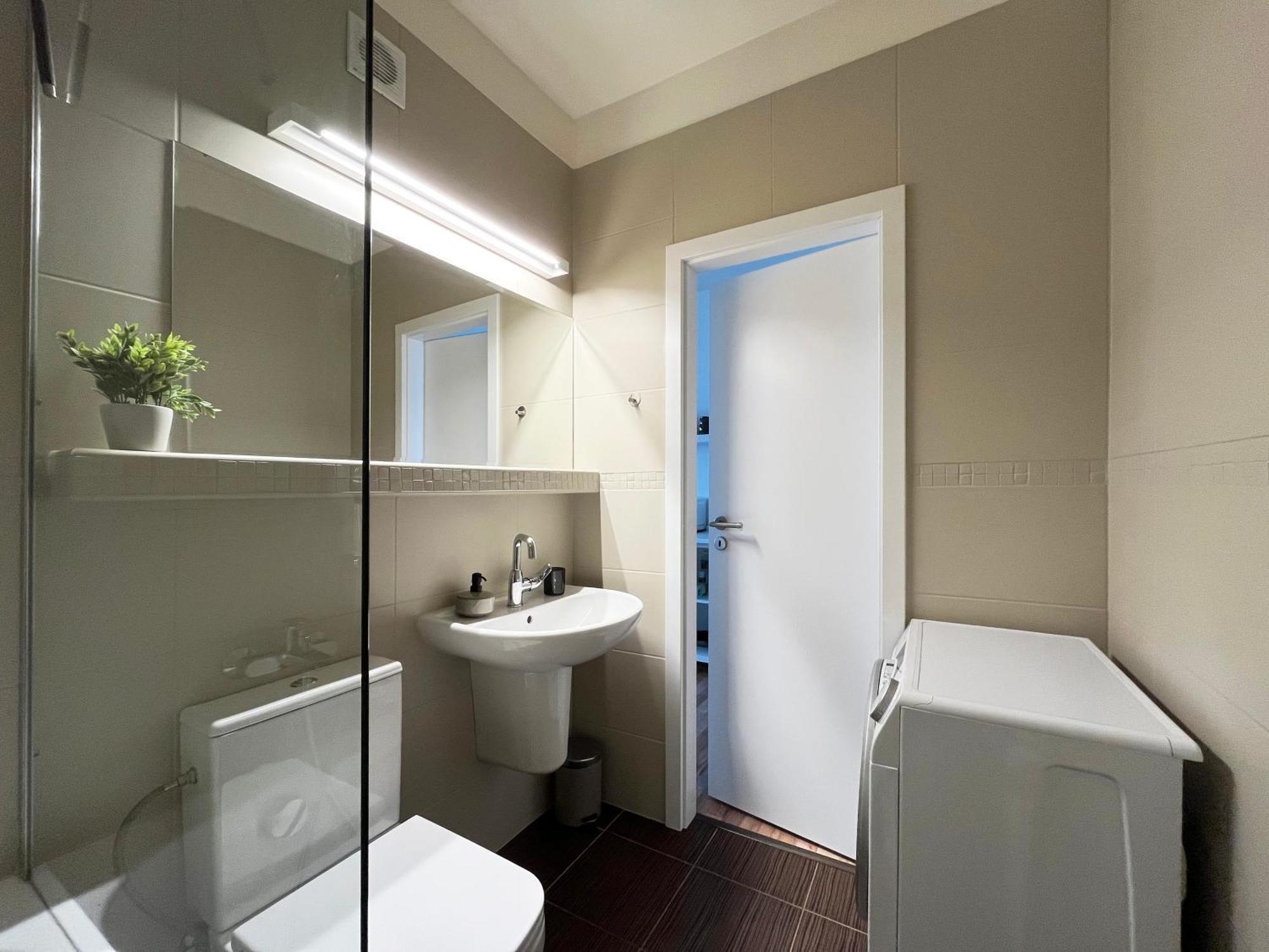 Air-Conditioned Studio, Close To City Centre & Tram Stop Bratislava Exterior foto